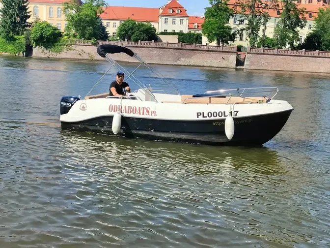 Łódź na wodzie